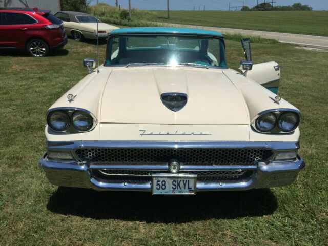 1958 Ford Fairlane 500 Skyliner - photo 2