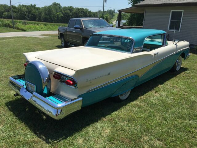 1958 Ford Fairlane 500 Skyliner - photo 4