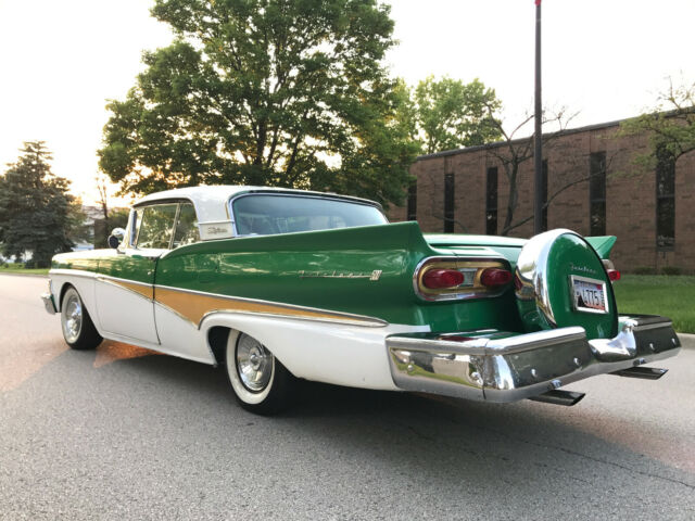 1958 Ford Fairlane 500 Skyliner - photo 2