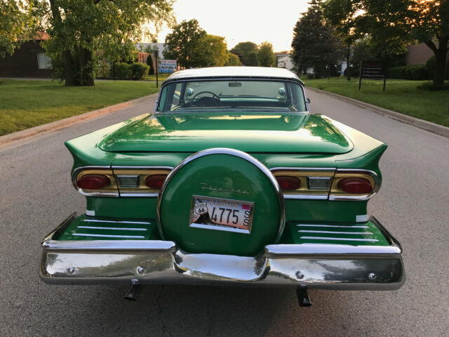 1958 Ford Fairlane 500 Skyliner - photo 3