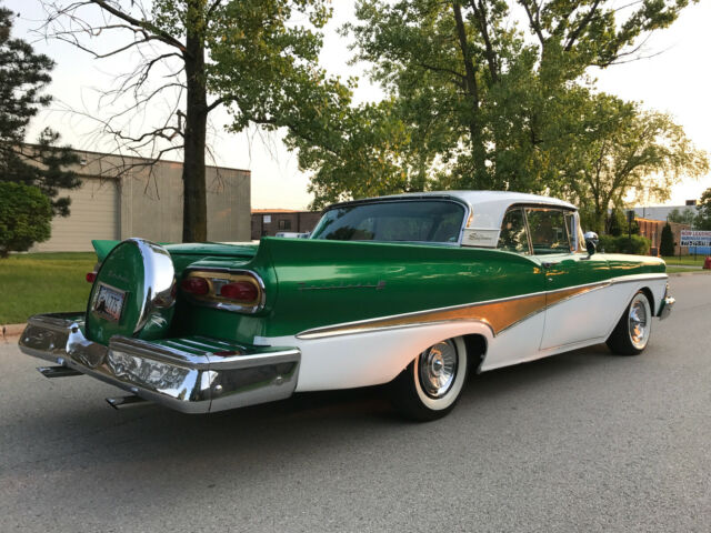 1958 Ford Fairlane 500 Skyliner - photo 4