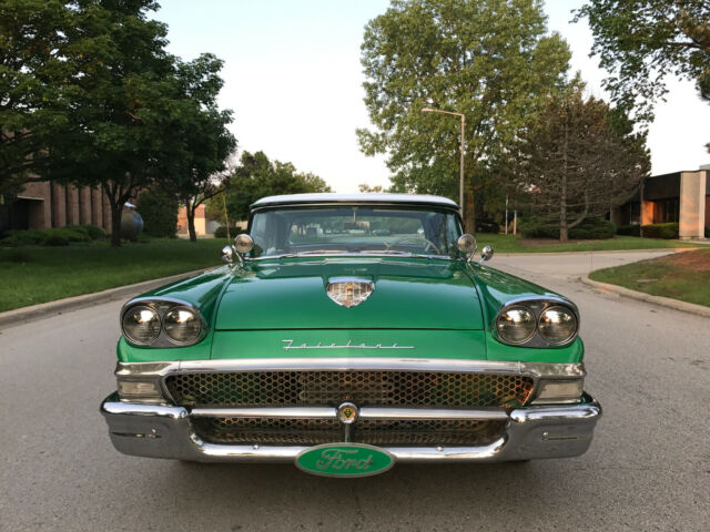 1958 Ford Fairlane 500 Skyliner - photo 6