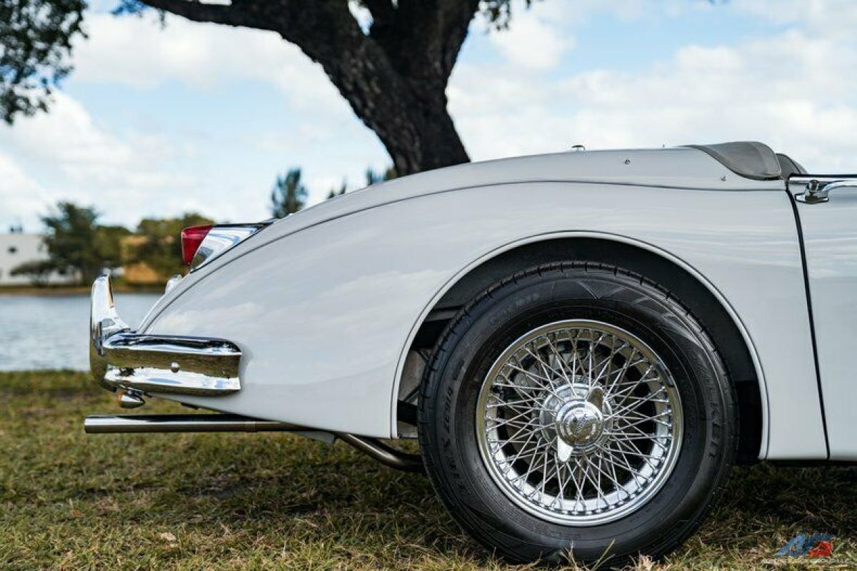 1958 Jaguar XK 150 - photo 5