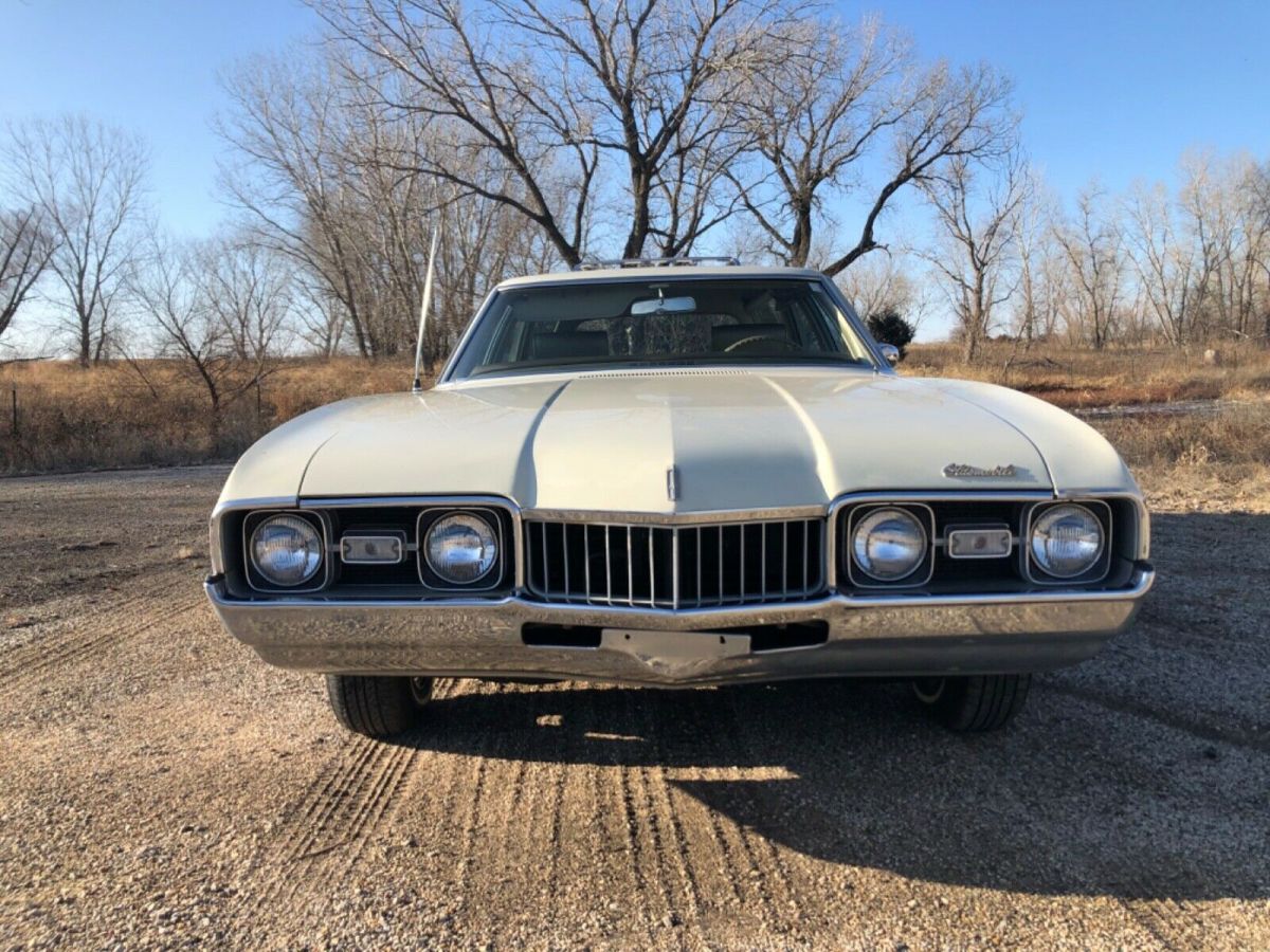1958 Oldsmobile Vista Cruiser Station Wagon 1968 Oldsmobile Custom Cruiser