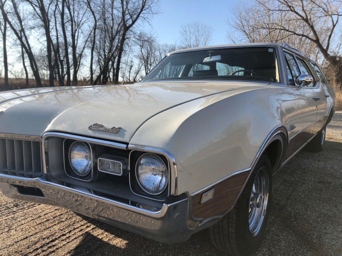 1968 Oldsmobile Custom Cruiser - photo 2