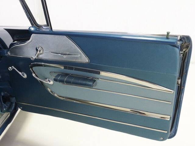 1958 Pontiac Bonneville Sport Coupe - photo 10