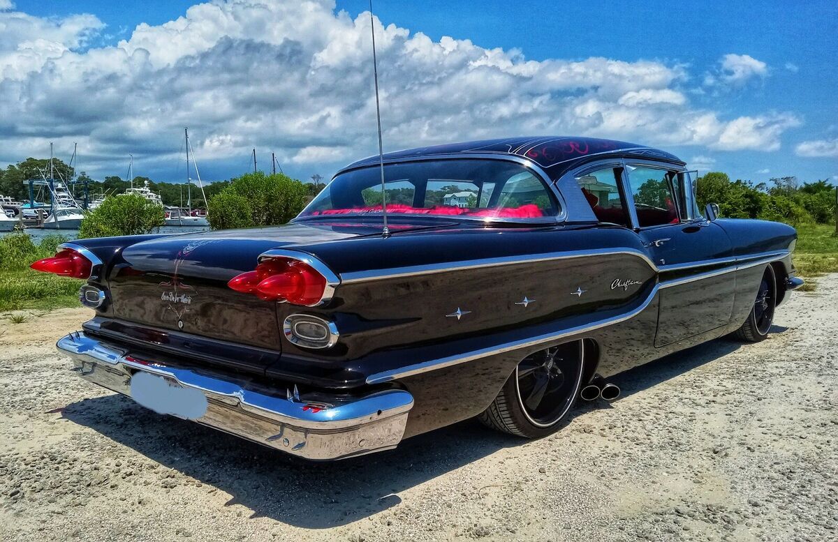 1958 Pontiac Chieftain 2 Door - photo 3