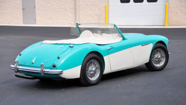1959 Austin Healey 100-6 Convertible - photo 2