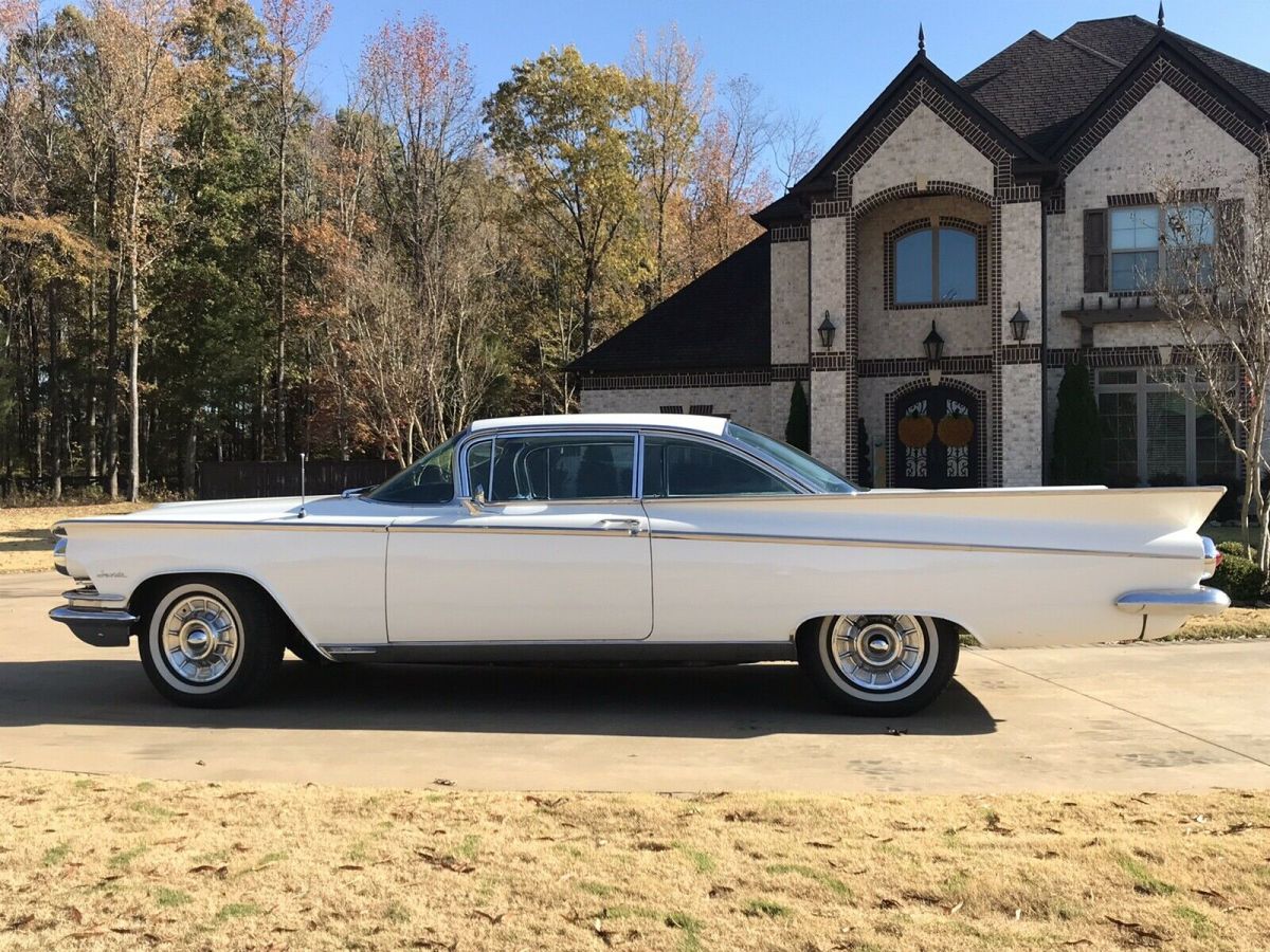 1959 Buick Invicta Sedan White RWD Automatic hardtop 1959 Buick Invicta hardtop
