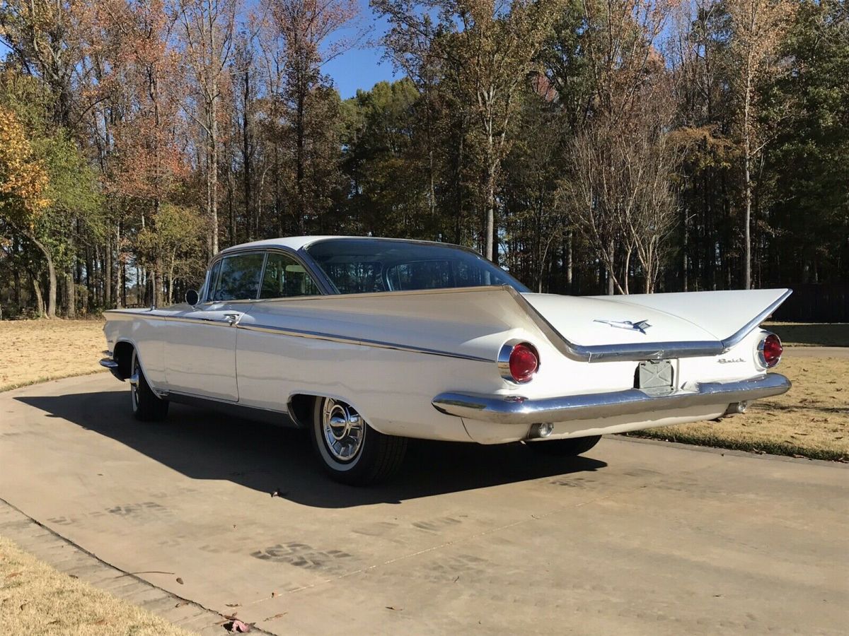 1959 Buick Invicta hardtop - photo 2