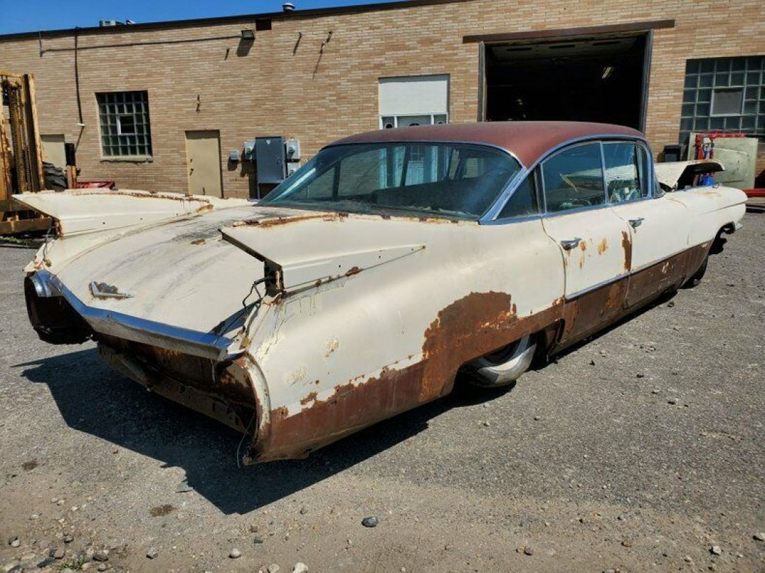 1959 Cadillac DeVille 4dr Hardtop - photo 3