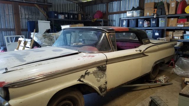 1959 Ford Fairlane Skyliner - photo 2