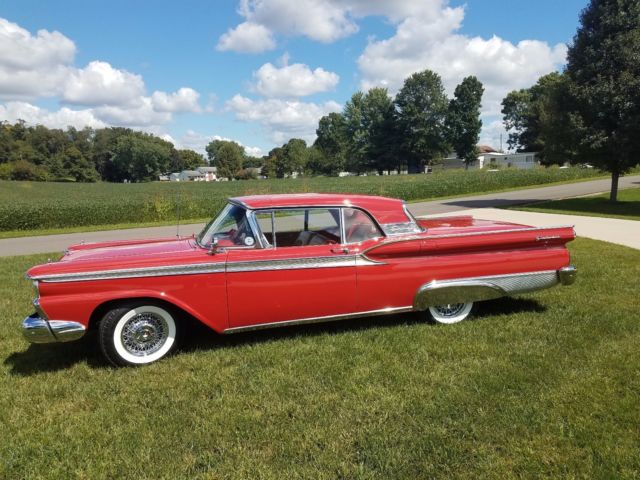 1959 Ford Galaxie Skyliner Retractable with NEW Accessory Luggage Set 1959 Ford Galaxie Retractable