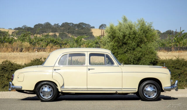 1959 Mercedes-Benz 200-Series 220 S - photo 2