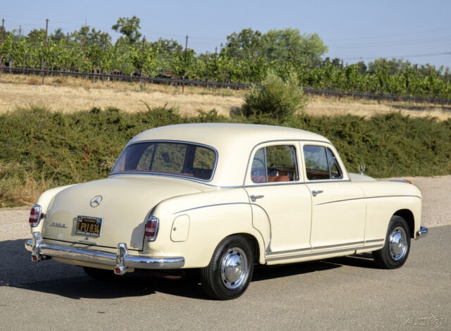 1959 Mercedes-Benz 200-Series 220 S - photo 3