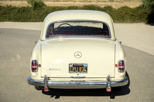 1959 Mercedes-Benz 200-Series 220 S - photo 4