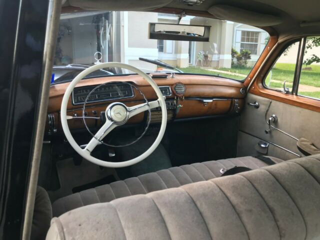 1959 Mercedes-Benz 200-Series 4 door - photo 2