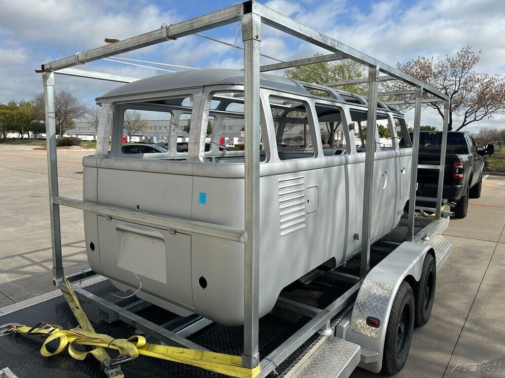 1959 Volkswagen Bus/Vanagon VW Deluxe 23 Window Microbus, New Body, Sunroof - photo 2