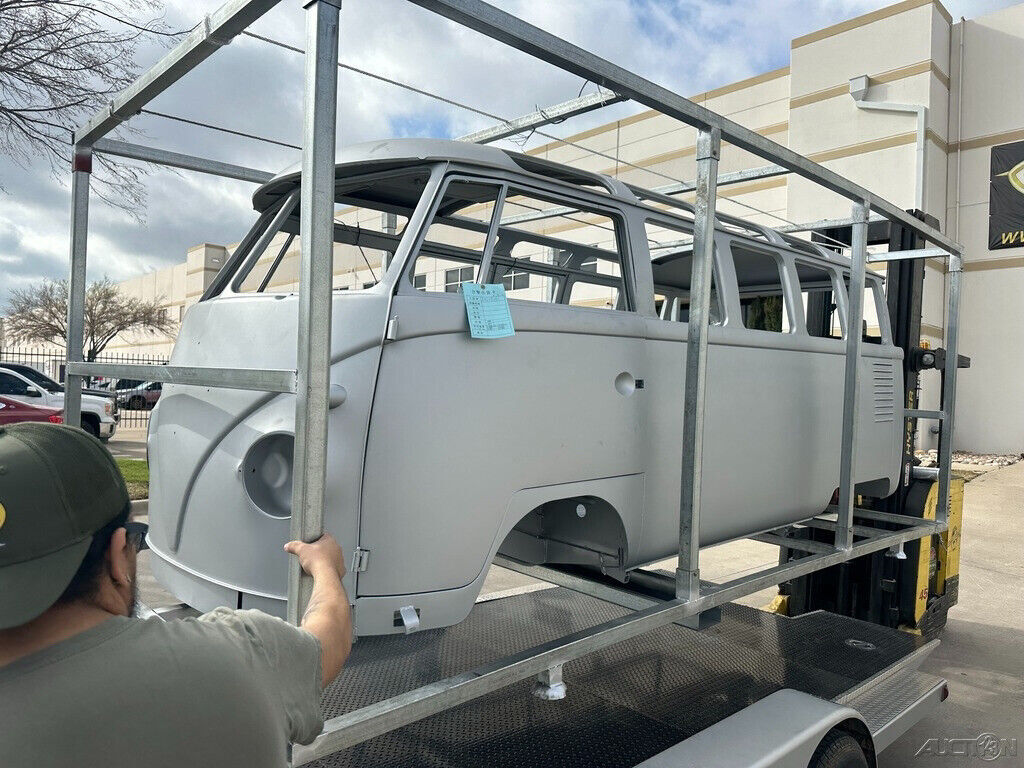 1959 Volkswagen Bus/Vanagon VW Deluxe 23 Window Microbus, New Body, Sunroof - photo 6