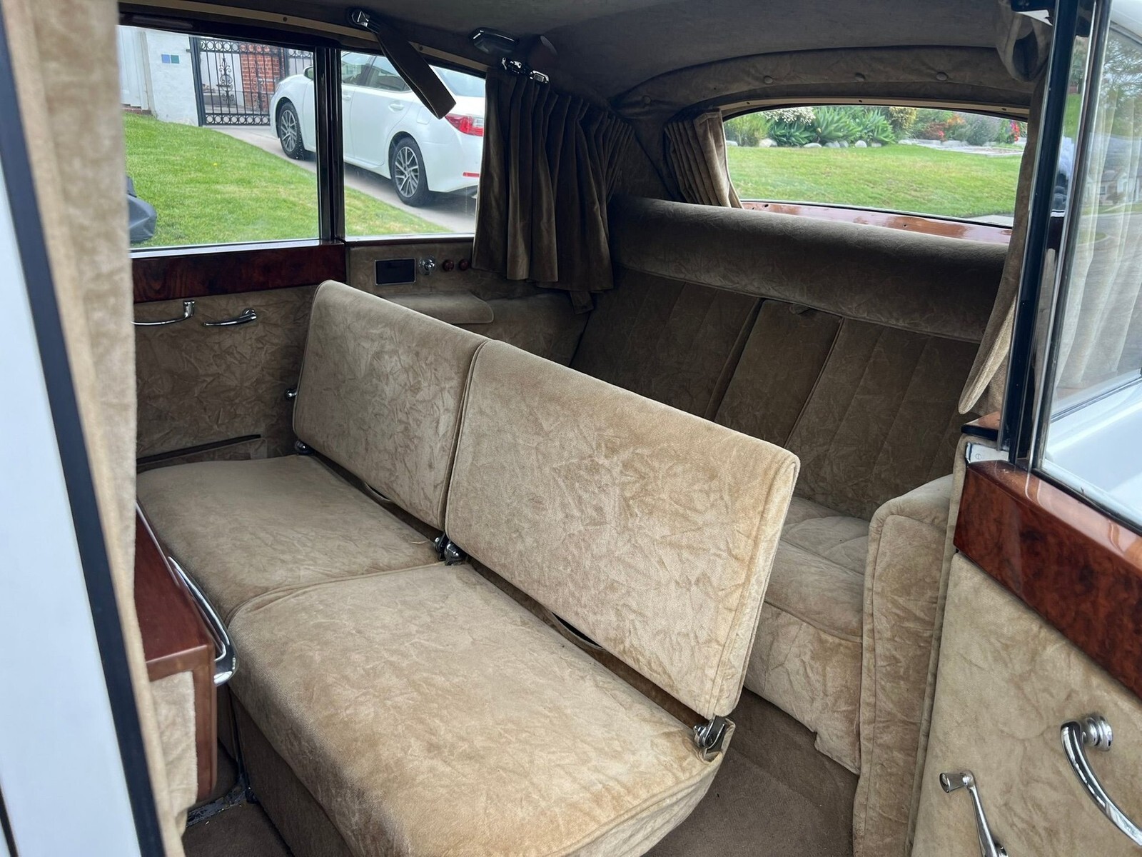 1960 Austin Princess Limo, Right-Hand Drive, Rare All-Aluminum Body, A/T - photo 11