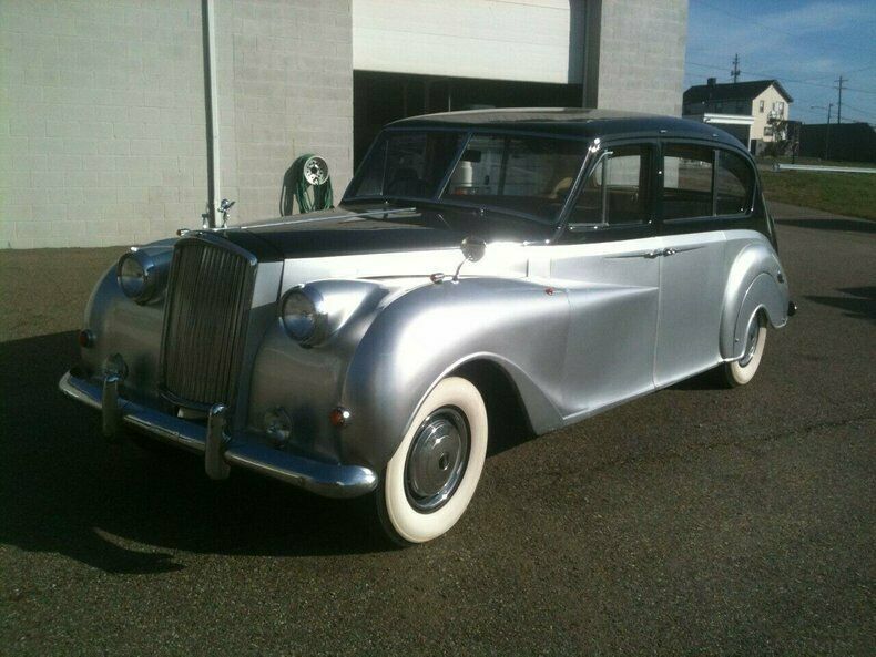 1960 Austin Vanden Plas Clean Title, runs and drives - photo 2