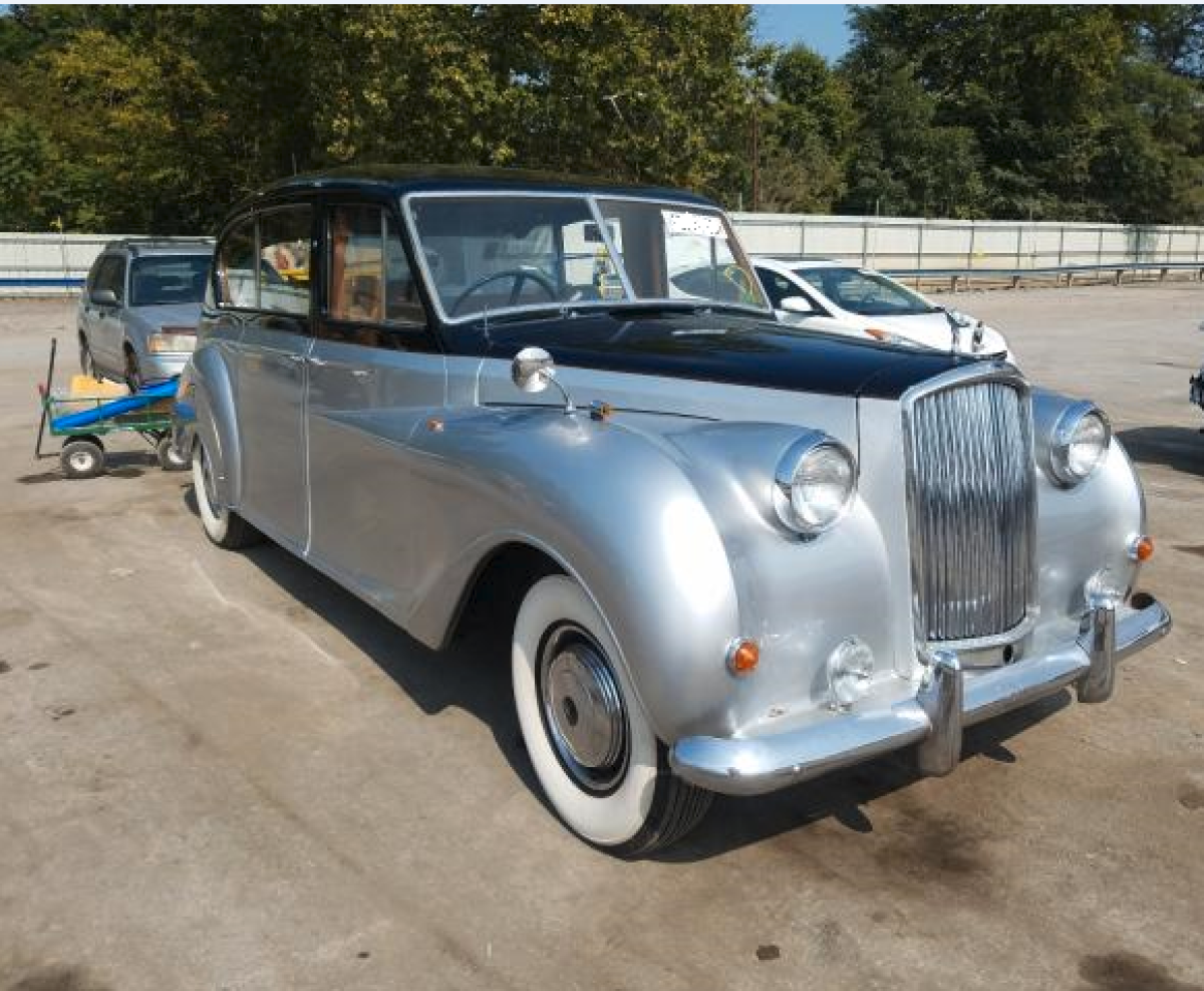 1960 Austin Vanden Plas Clean Title, runs and drives - photo 3