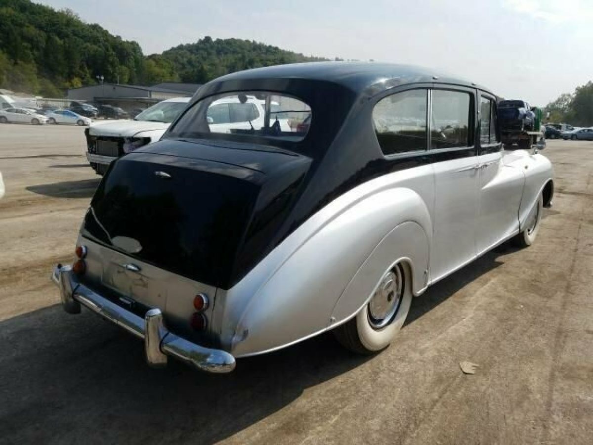 1960 Austin Vanden Plas Clean Title, runs and drives - photo 4
