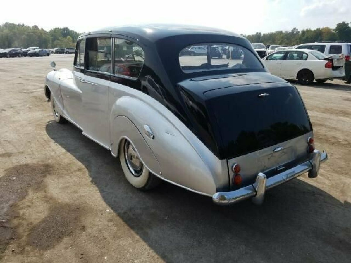 1960 Austin Vanden Plas Clean Title, runs and drives - photo 5