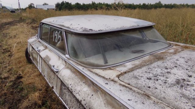 1960 Buick Invicta SEDAN ****NO RESERVE*** - photo 2