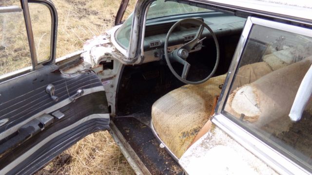 1960 Buick Invicta SEDAN ****NO RESERVE*** - photo 6