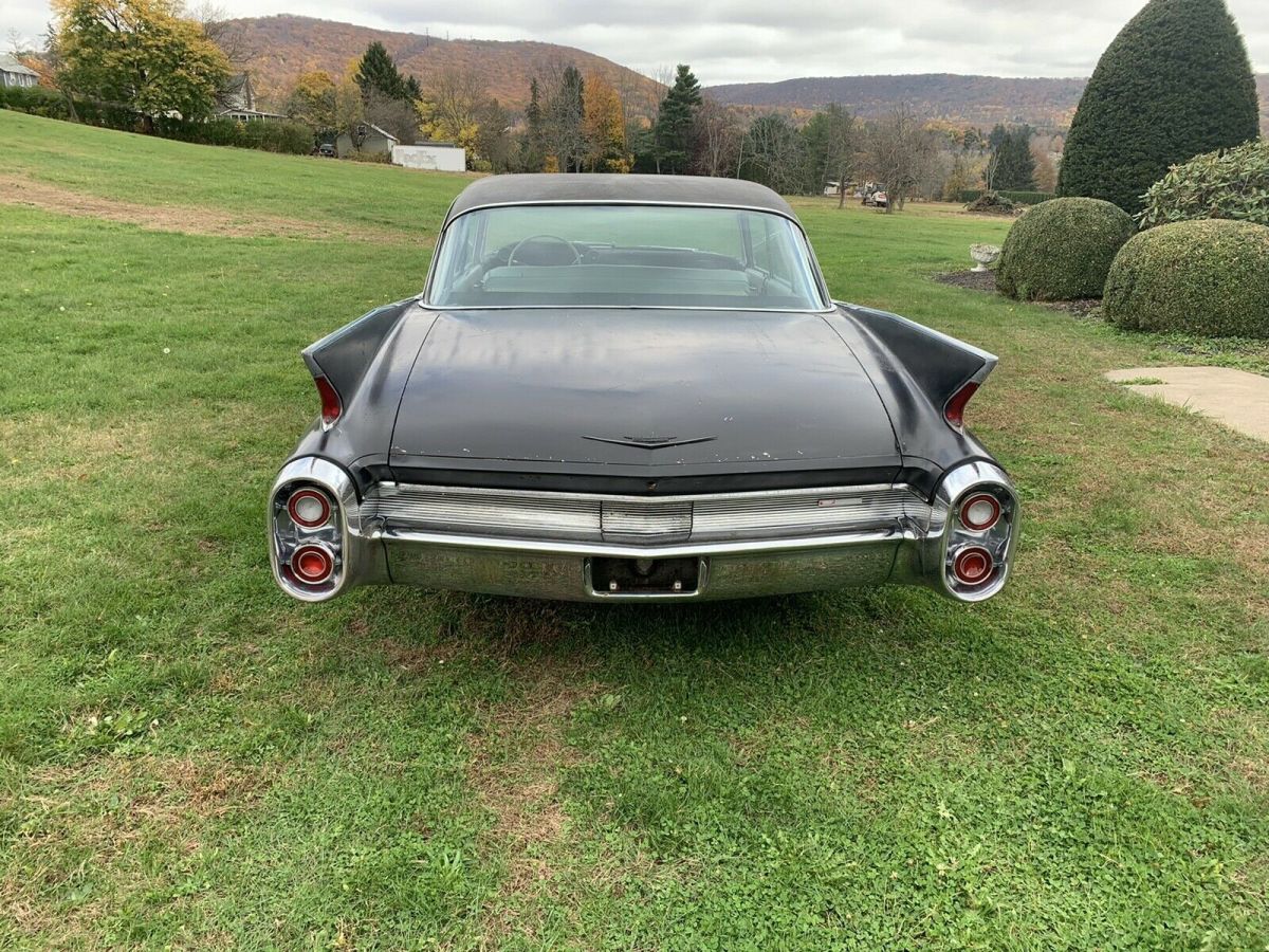 1960 Cadillac DeVille Sedan - photo 4