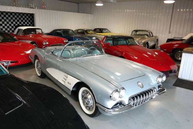 1960 Chevrolet Corvette 2x4 270hp car Rare Color Combo Silver/Blue NICE Manual 1960 Chevrolet Corvette 2x4 270hp car Rare Color Combo Silver/Blue NICE