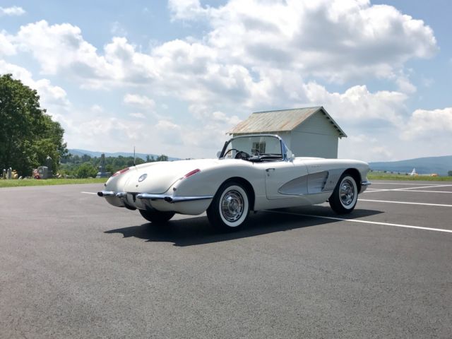1960 Chevrolet Corvette White/Black*283ci/230hp*4spd*NICECORVETTE - photo 4