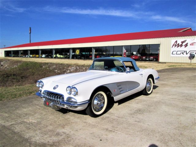 1960 CHEVROLET CORVETTE!! WHITE/BLUE!! 283/AUTO!! ORIGINAL BODY!! 1960 Chevrolet Corvette