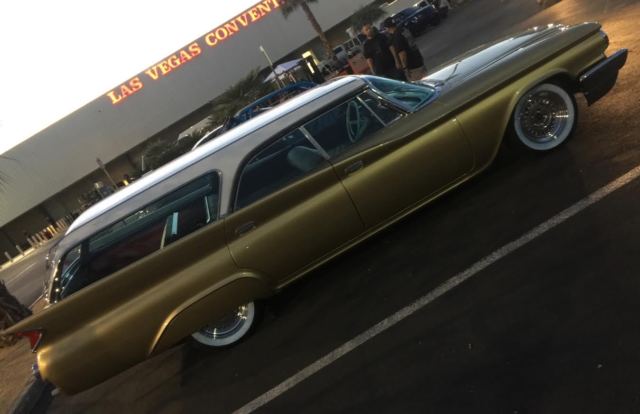 1960 Chrysler Town & Country - photo 2