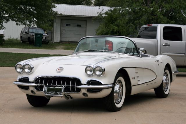 1960 CORVETTE ERMINE WHITE BLACK INTERIOR BLACK TOP ORIGINAL BODY PANELS 1960 Chevrolet Corvette ORIGINAL