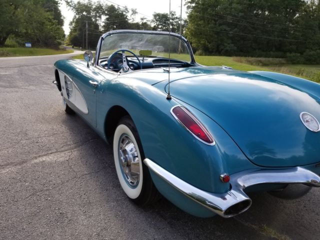 1960 Chevrolet Corvette - photo 12