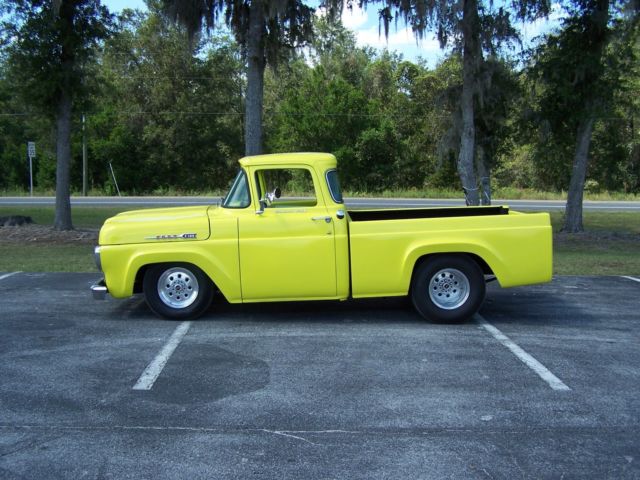 1960 ford F-100 short bed custom cab Rare big back window. 1960 Ford F-100 custom cab