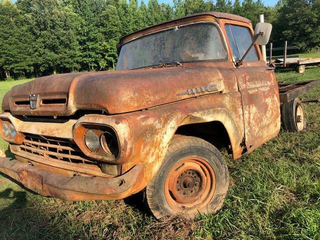 1960 Ford F250 Cab and Chasis w/Flatbead 1960 Ford F-250