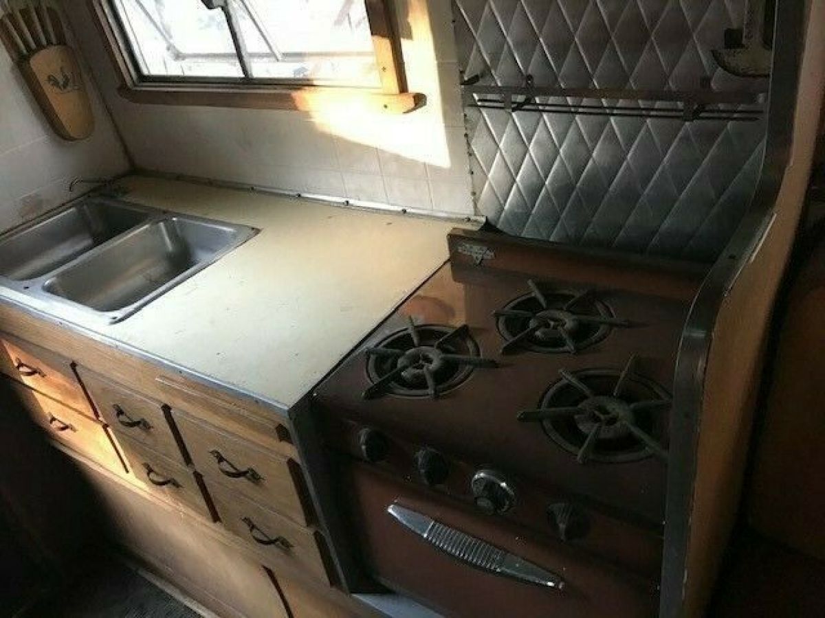 1960 Ford Motorhome - photo 12