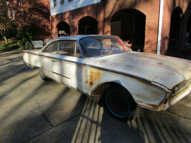 1960 Ford Galaxie Starliner - photo 2