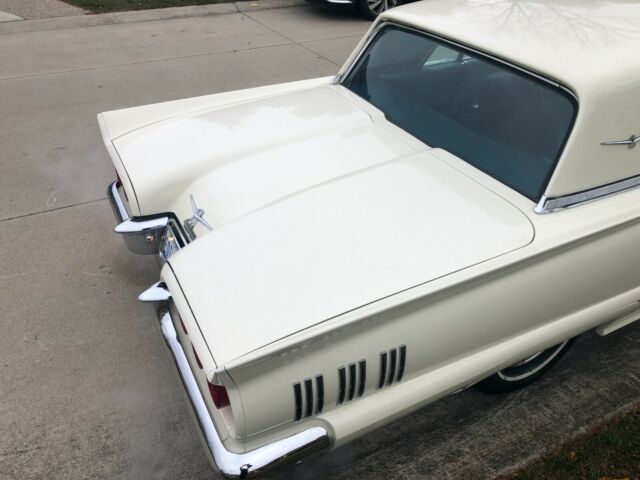 1960 Ford Thunderbird - photo 2
