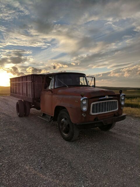 1960 International B-160 Series Grain Truck ~ 14' Box & Hoist ~ Aux Hydraulics 1960 International Harvester B-160 Series