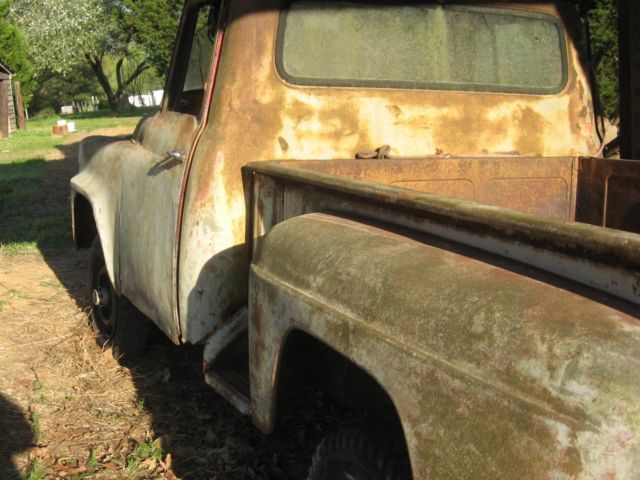 1960 International Harvester B-102 - photo 2