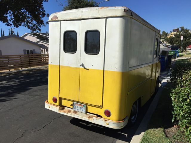 1960 International Harvester Metro mite - photo 2