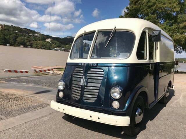 1960 International Harvester Metro A122 - photo 2