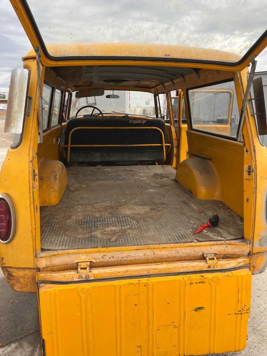 1960 International Harvester Travelall 120 - photo 10