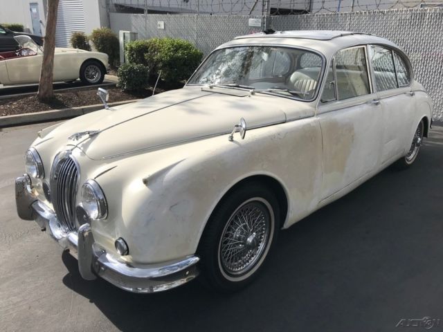 1960 Jaguar MKII 3.8 Liter, SUNROOF, WIRE WHEELS - photo 10