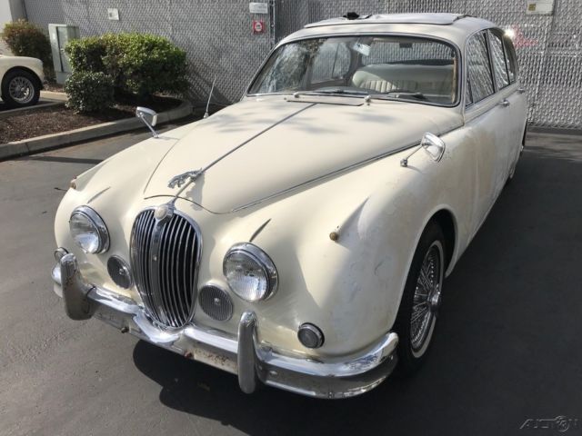 1960 Jaguar MKII 3.8 Liter, SUNROOF, WIRE WHEELS - photo 11