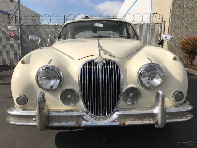 1960 Jaguar MKII 3.8 Liter, SUNROOF, WIRE WHEELS - photo 12